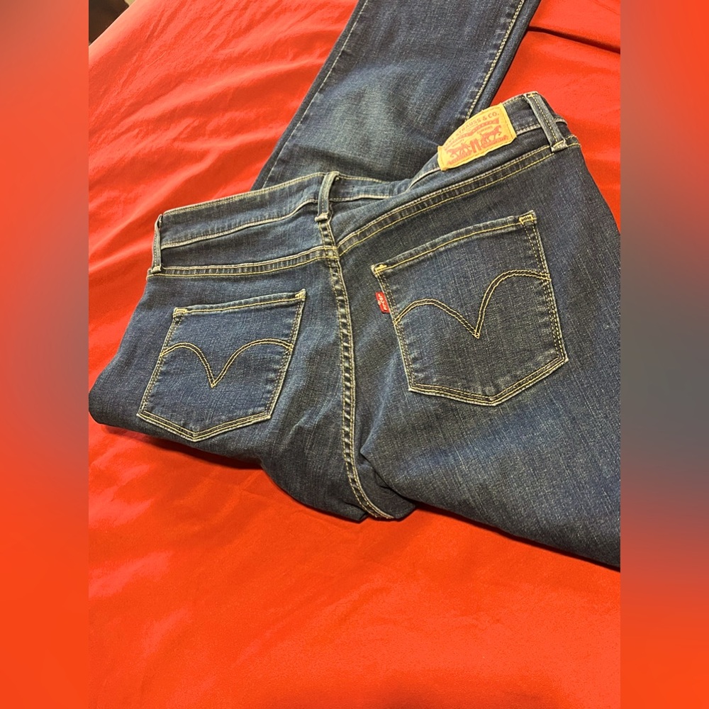 Levi’s women’s size 12 straight leg jeans mid rise very stretchy only wore 1x